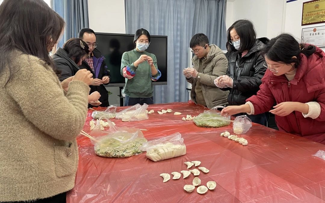 赢润集团 | 迎冬至，包饺子，共绘温馨画卷！